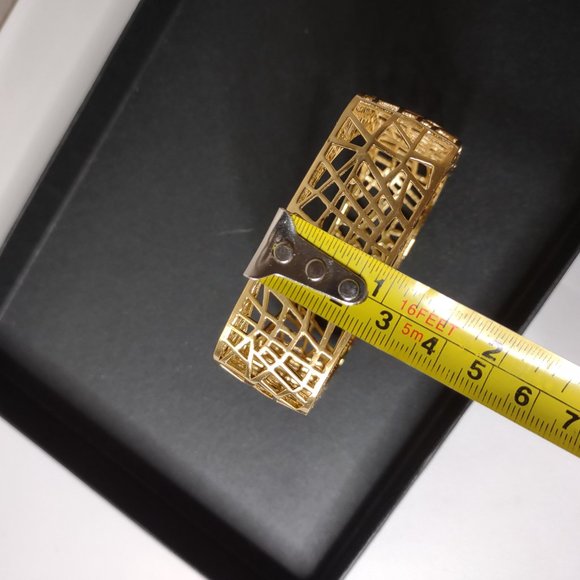 7.5 Inch Gold Tone Bird Cage Bangle - Picture 7 of 10